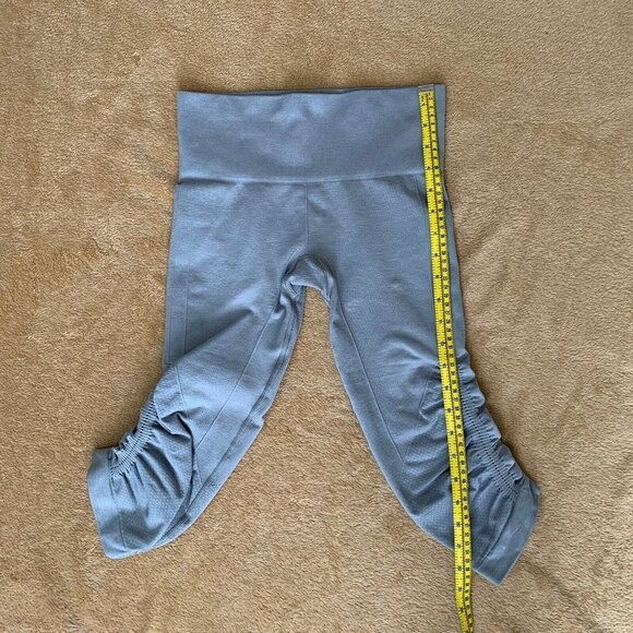 Lululemon Women’s Size 4 Gray In The Flow Crop Compression Leggings Workout - Picture 6 of 10